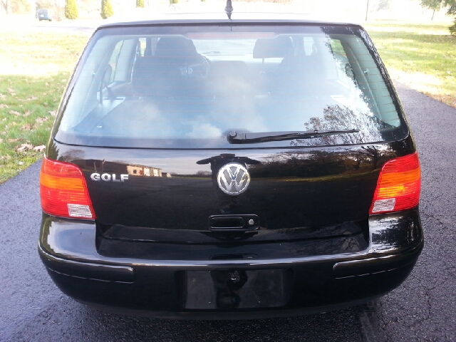 2004 Volkswagen Golf I-4 Manual