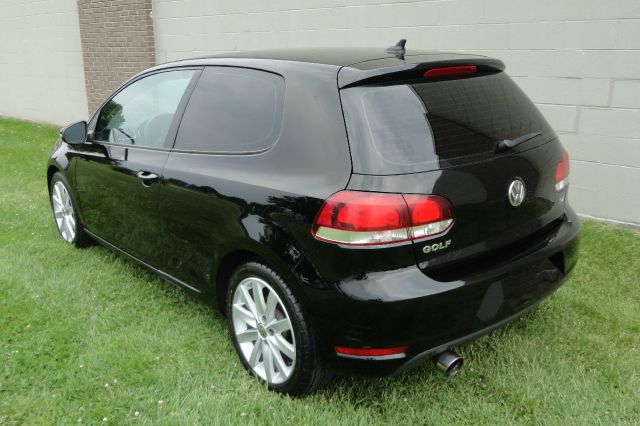 2010 Volkswagen Golf 1998 Jeep Classic