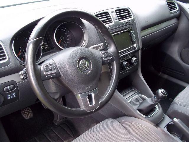 2011 Volkswagen Golf 1998 Jeep Classic