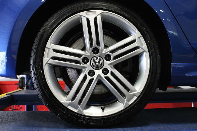 2013 Volkswagen Golf 4dr Sdn Touring Executive RWD