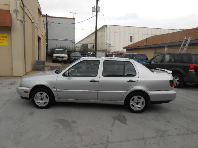 1996 Volkswagen Jetta 2WD 4dr XLT