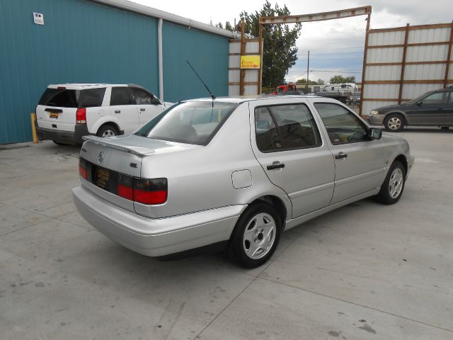 1996 Volkswagen Jetta 2WD 4dr XLT