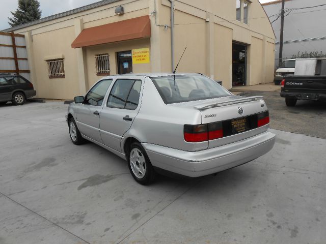 1996 Volkswagen Jetta 2WD 4dr XLT