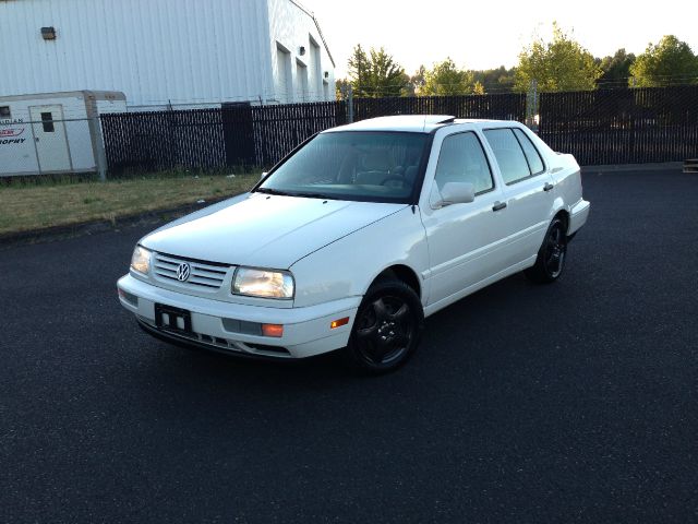 1998 Volkswagen Jetta S Sedan