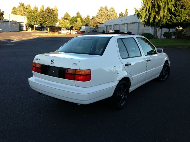 1998 Volkswagen Jetta S Sedan