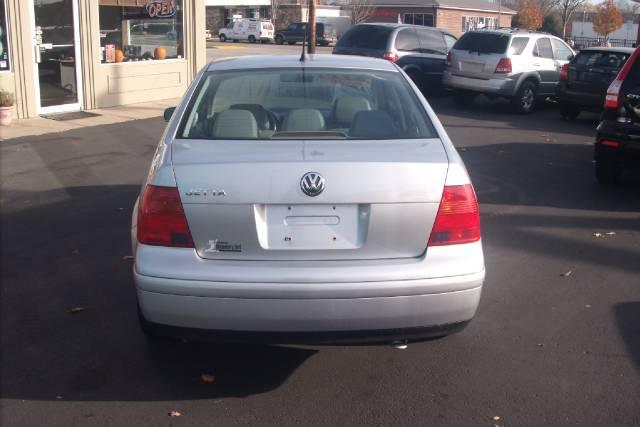 2003 Volkswagen Jetta FWD 4dr Sport