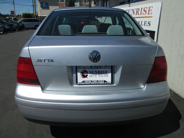 2003 Volkswagen Jetta FWD 4dr Sport