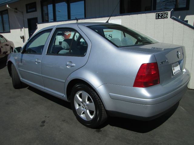 2003 Volkswagen Jetta FWD 4dr Sport