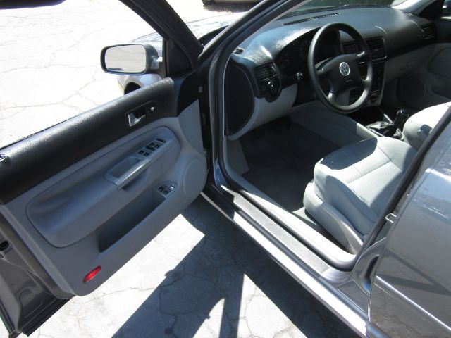 2003 Volkswagen Jetta I-4 Manual