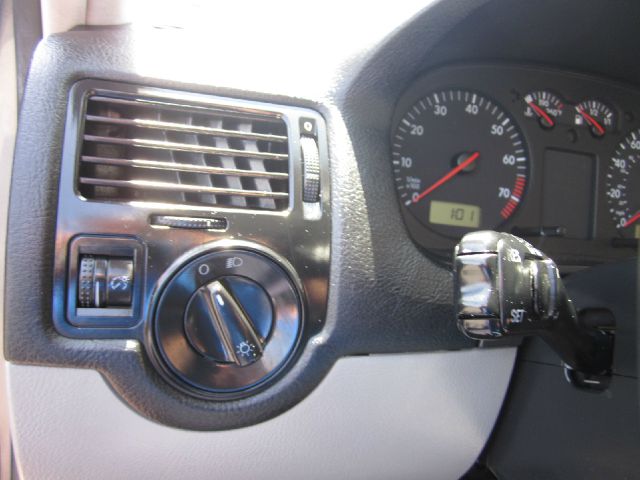 2003 Volkswagen Jetta I-4 Manual