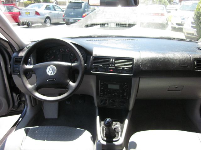 2003 Volkswagen Jetta I-4 Manual