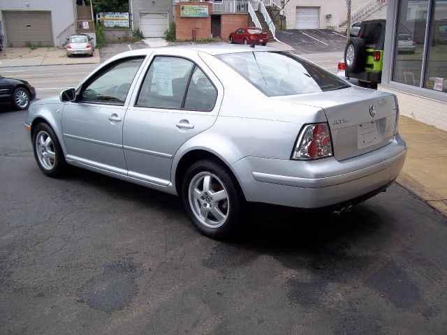 2003 Volkswagen Jetta I-4 Manual