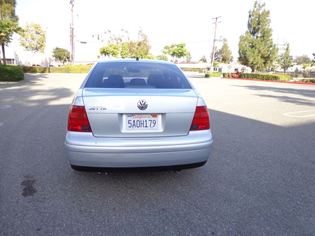 2003 Volkswagen Jetta I-4 Manual