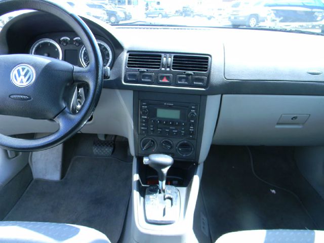 2004 Volkswagen Jetta 3.8L V6 3.8 Grand Touring