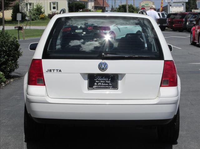 2004 Volkswagen Jetta FWD 4dr Sport