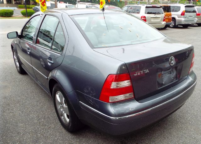 2004 Volkswagen Jetta S V6 4-door