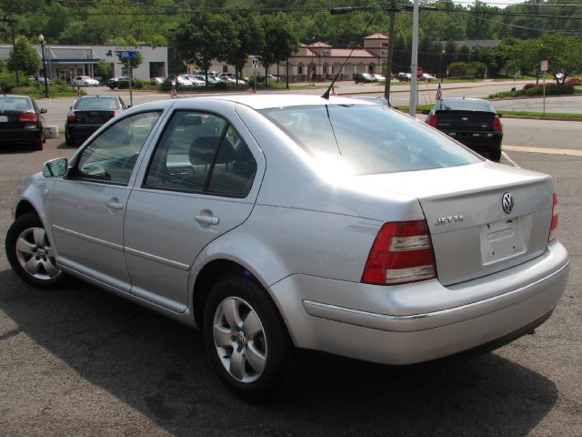 2004 Volkswagen Jetta W/t-tops