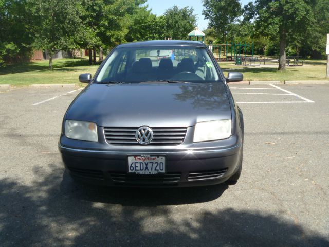 2004 Volkswagen Jetta LS Flex Fuel 4x4 This Is One Of Our Best Bargains