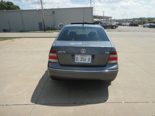 2005 Volkswagen Jetta 4dr 112 WB AWD