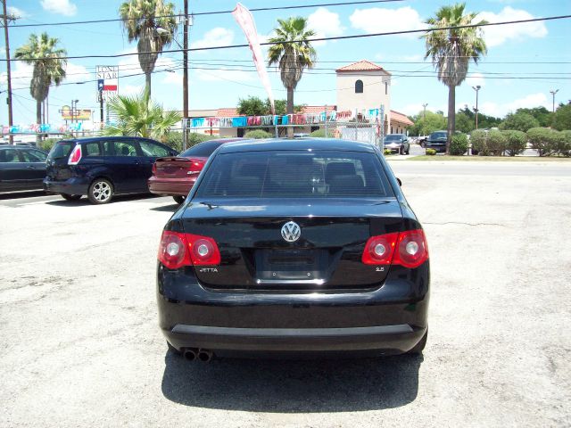 2005 Volkswagen Jetta Base