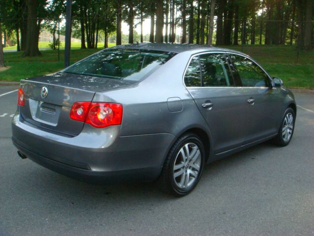 2005 Volkswagen Jetta Reg Cab 135.5 WB 4WD DRW