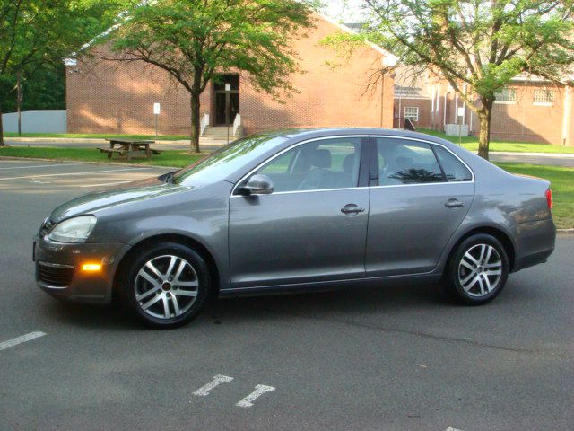 2005 Volkswagen Jetta Reg Cab 135.5 WB 4WD DRW