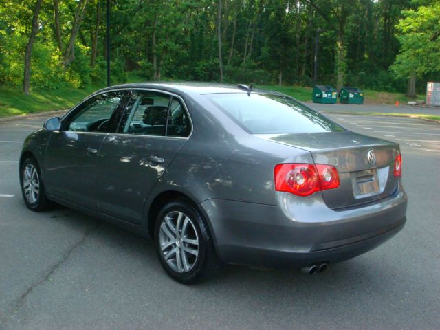 2005 Volkswagen Jetta Reg Cab 135.5 WB 4WD DRW