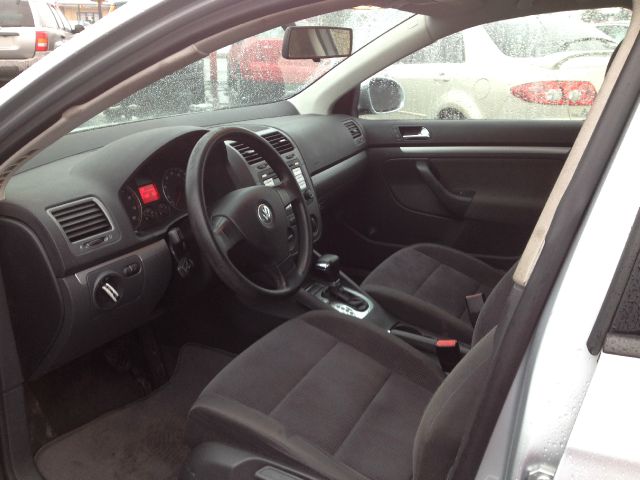 2005 Volkswagen Jetta SLE W/new Custom Leather