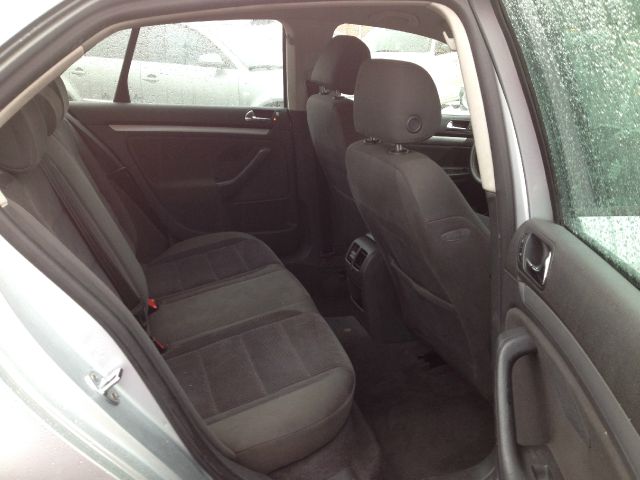 2005 Volkswagen Jetta SLE W/new Custom Leather