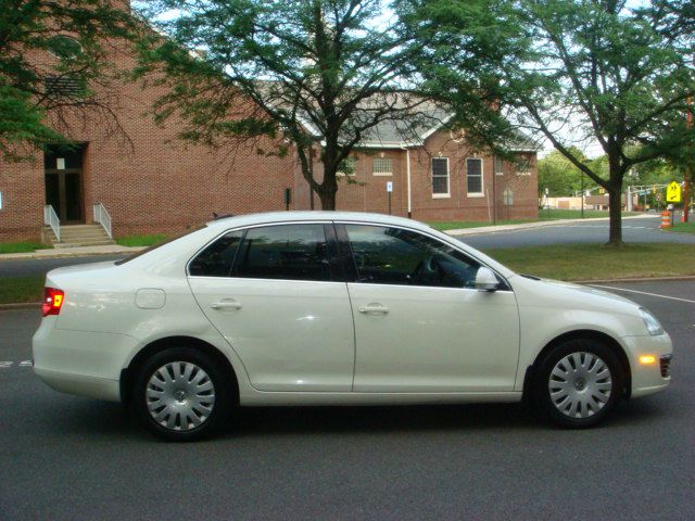 2005 Volkswagen Jetta Reg Cab 135.5 WB 4WD DRW