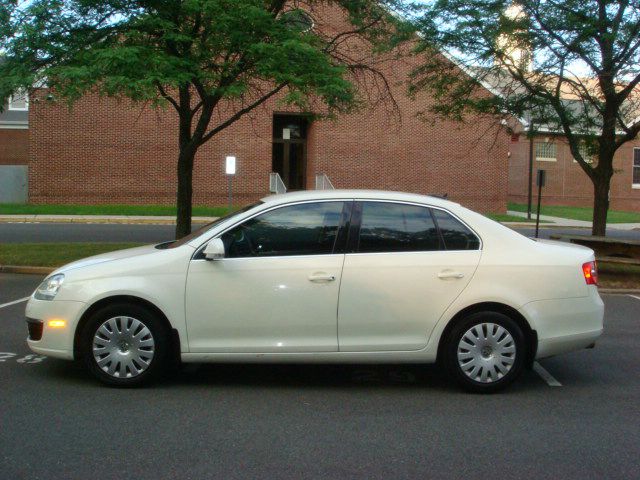 2005 Volkswagen Jetta Reg Cab 135.5 WB 4WD DRW