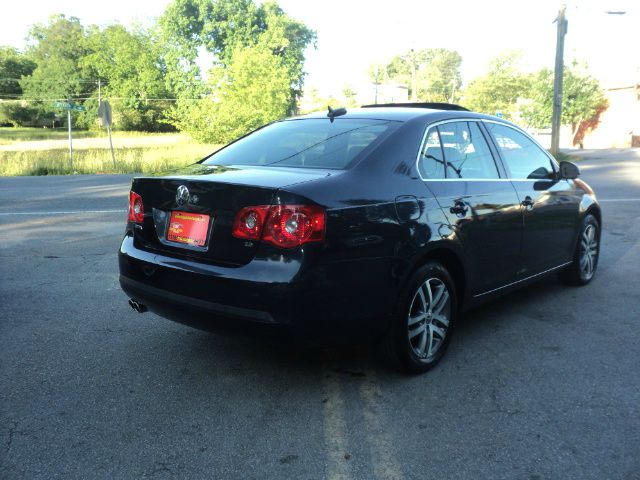 2005 Volkswagen Jetta Reg Cab 135.5 WB 4WD DRW