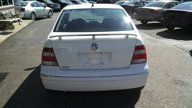 2005 Volkswagen Jetta FWD 4dr Sport