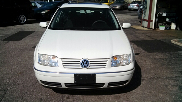 2005 Volkswagen Jetta FWD 4dr Sport