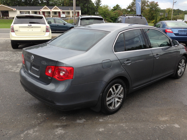 2005 Volkswagen Jetta Reg Cab 135.5 WB 4WD DRW