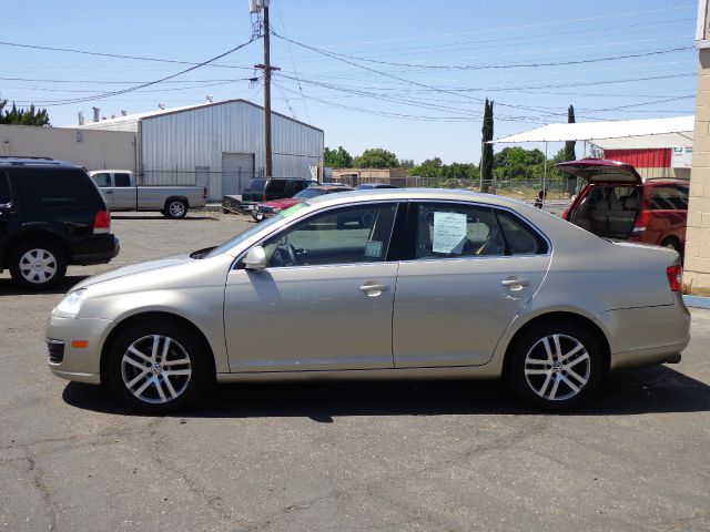 2005 Volkswagen Jetta Reg Cab 135.5 WB 4WD DRW