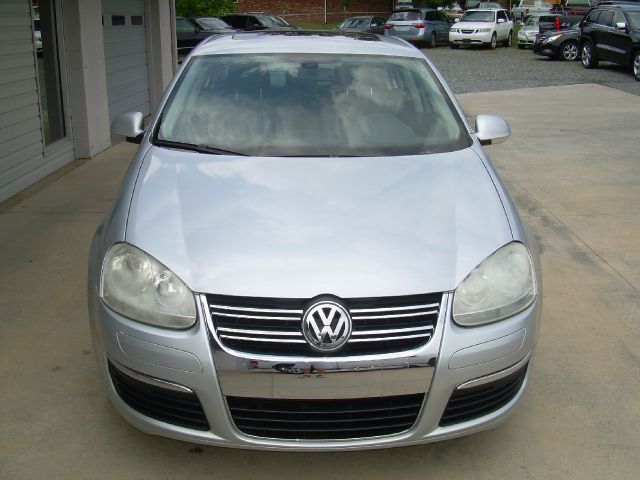 2005 Volkswagen Jetta Reg Cab 135.5 WB 4WD DRW