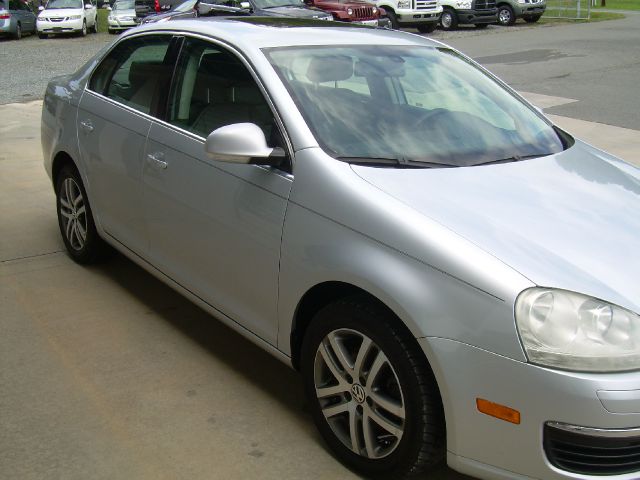 2005 Volkswagen Jetta Reg Cab 135.5 WB 4WD DRW