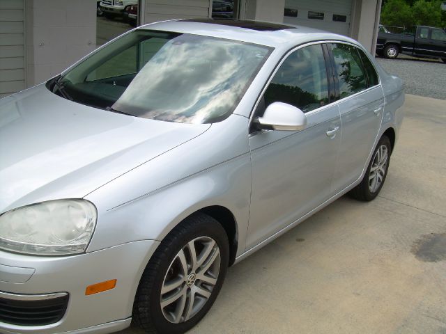 2005 Volkswagen Jetta Reg Cab 135.5 WB 4WD DRW