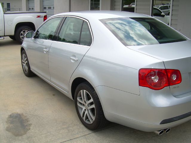 2005 Volkswagen Jetta Reg Cab 135.5 WB 4WD DRW