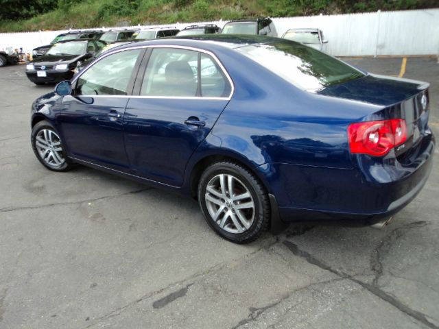 2006 Volkswagen Jetta Reg Cab 135.5 WB 4WD DRW