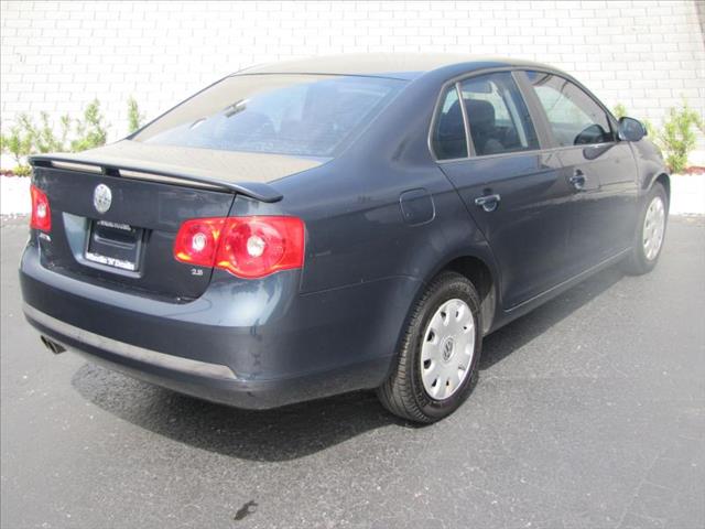 2006 Volkswagen Jetta 4DR SDN LE V6 AT