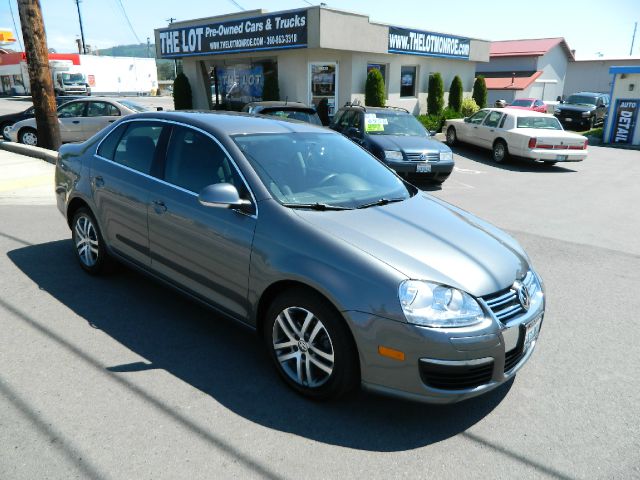 2006 Volkswagen Jetta Reg Cab 135.5 WB 4WD DRW