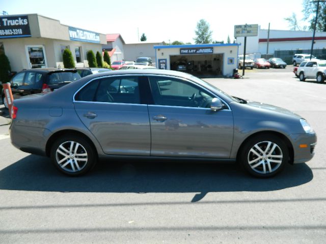 2006 Volkswagen Jetta Reg Cab 135.5 WB 4WD DRW