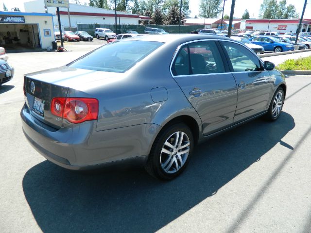 2006 Volkswagen Jetta Reg Cab 135.5 WB 4WD DRW