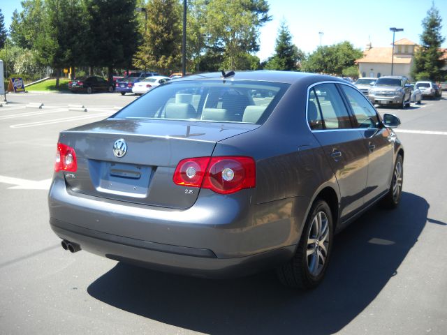 2006 Volkswagen Jetta Reg Cab 135.5 WB 4WD DRW