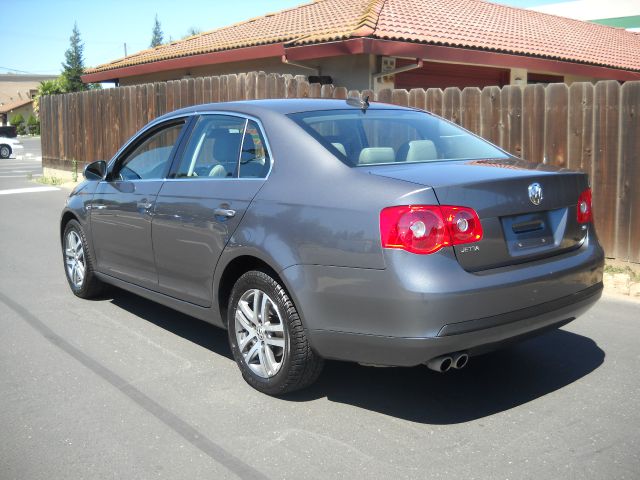 2006 Volkswagen Jetta Reg Cab 135.5 WB 4WD DRW