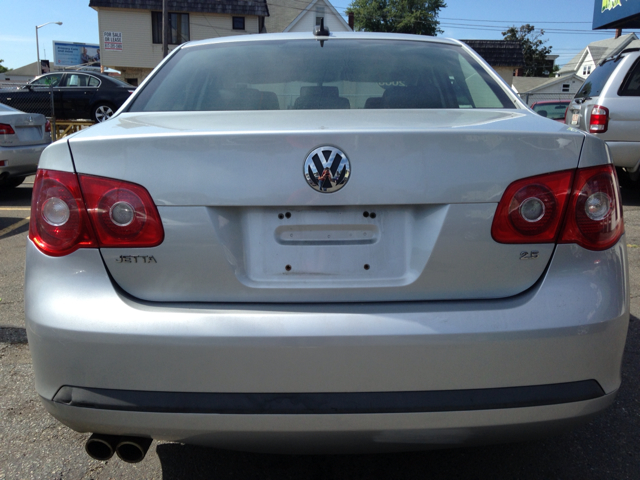 2006 Volkswagen Jetta Reg Cab 135.5 WB 4WD DRW