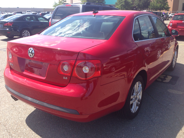 2007 Volkswagen Jetta Reg Cab 112 WB 4WD SLT