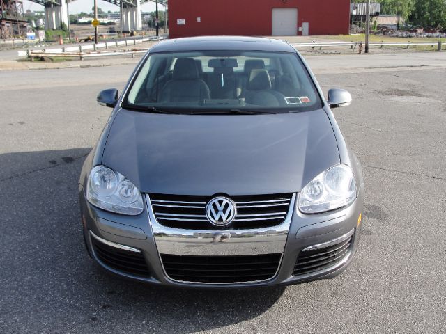 2009 Volkswagen Jetta NAV, Panaromic Roof, Loaded